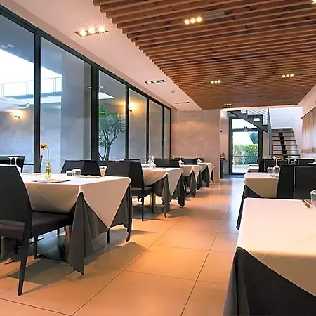 מלון Garden 3*